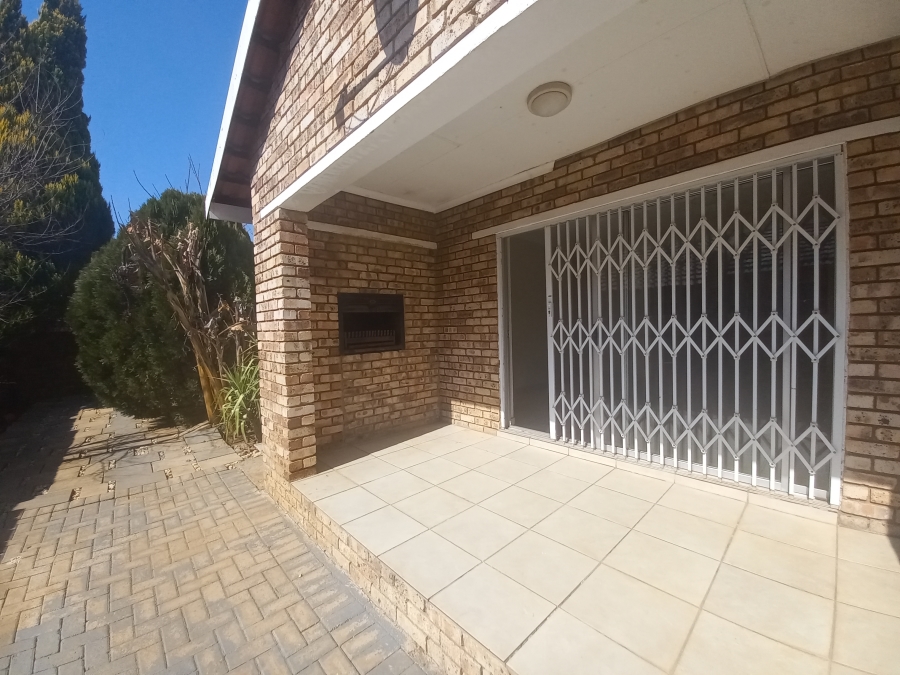 To Let 3 Bedroom Property for Rent in Meiringspark North West